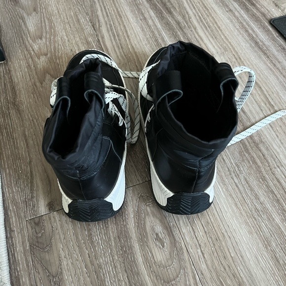 Warm and stylish winter boots - Picture 3 of 3